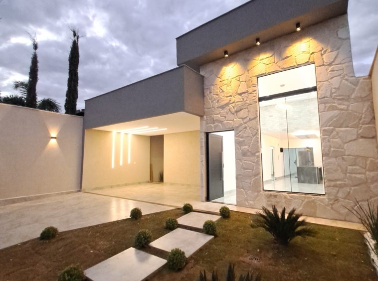 Ângulo 2 da Frente da Casa á venda no Setor Fim Social