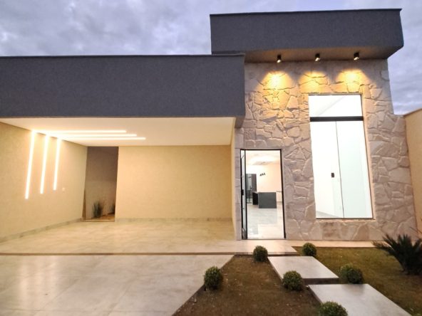 Ângulo 1 da Frente da Casa á venda no Setor Fim Social