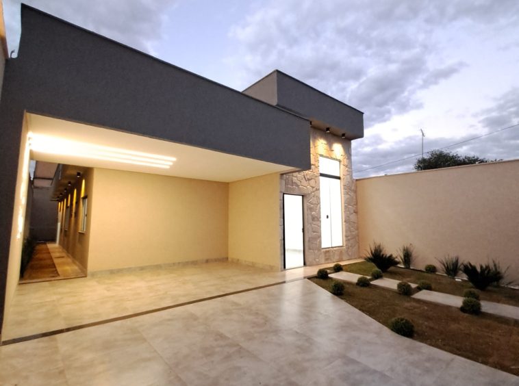 Ângulo 3 da Frente da Casa á venda no Setor Fim Social