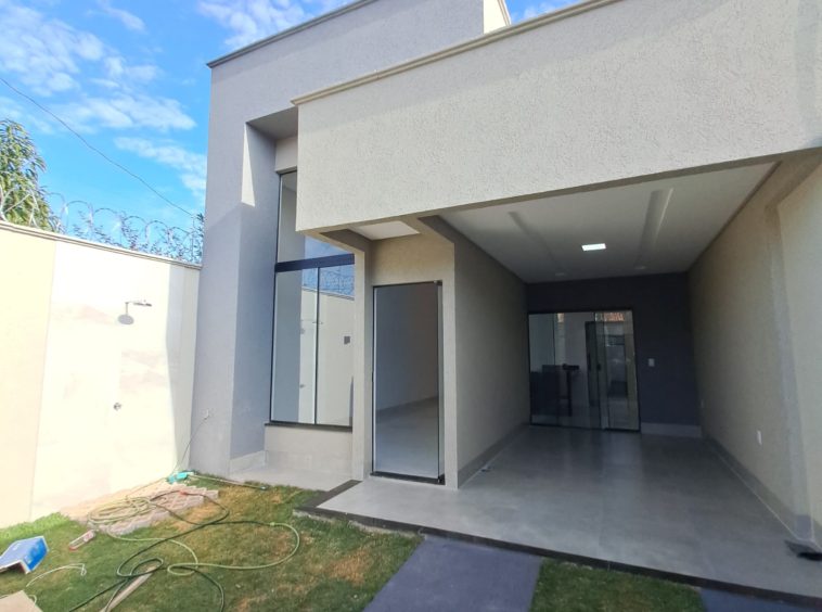 Ângulo 4 da Frente + garagem da Casa no Residencial Alice Barbosa