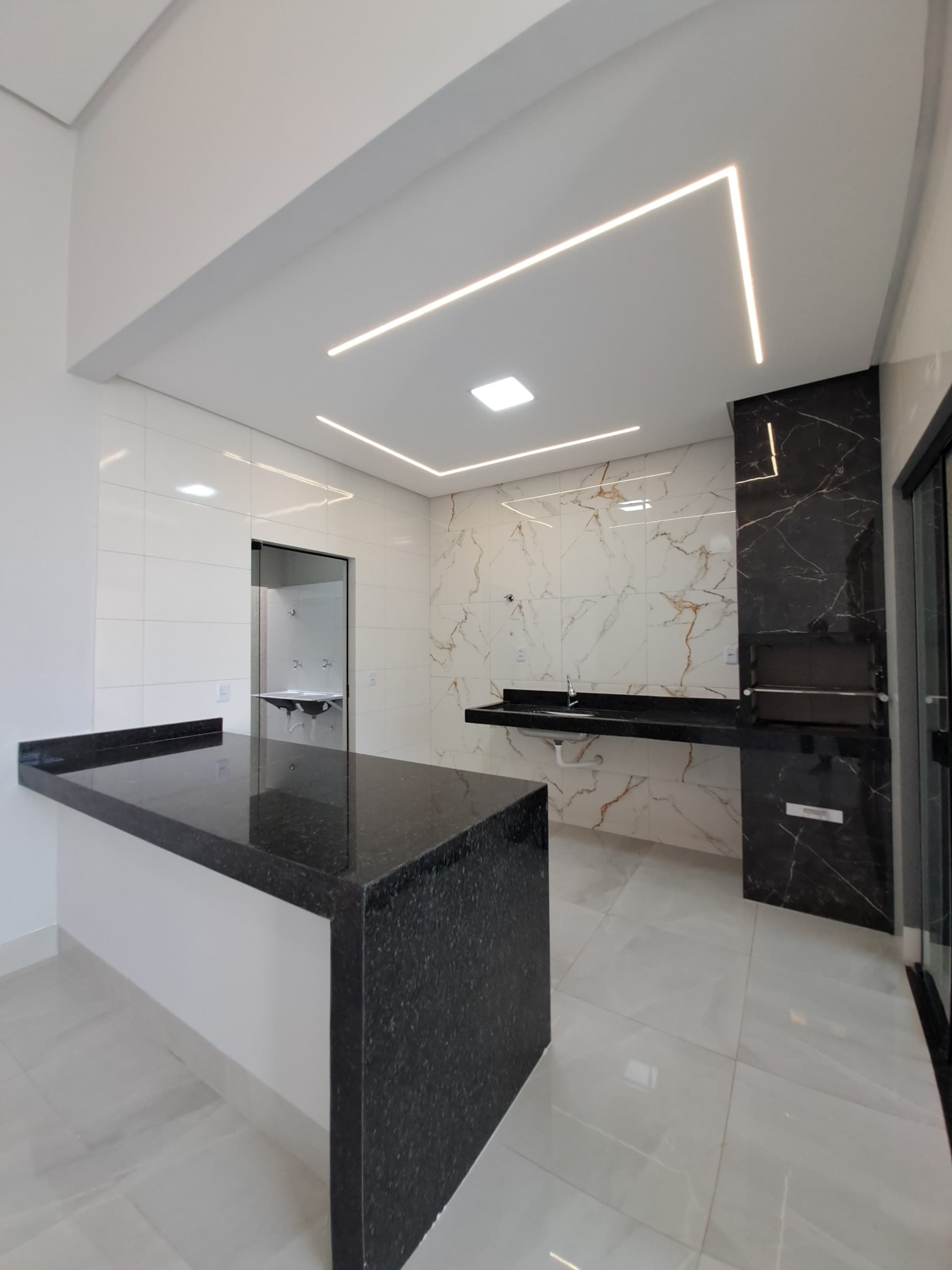 Ângulo 1 da Cozinha da Casa no Residencial Alice Barbosa