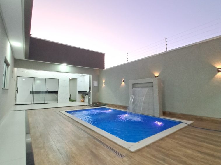 Ângulo 4 da Piscina da Casa no Residencial Barravento