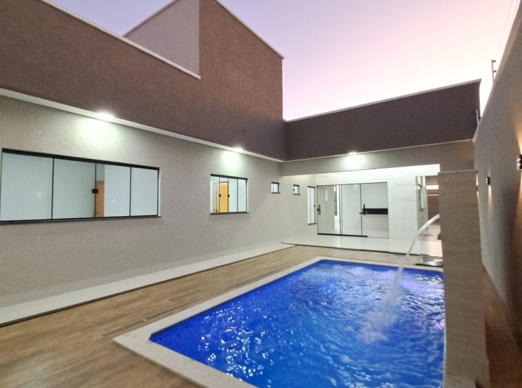 Ângulo 3 da Piscina da Casa no Residencial Barravento
