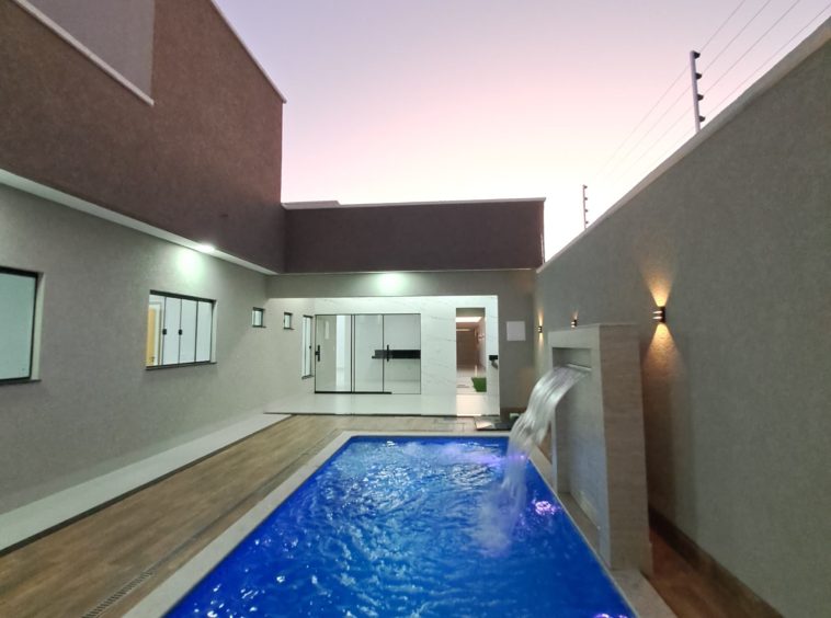 Ângulo 1 da Piscina da Casa no Residencial Barravento