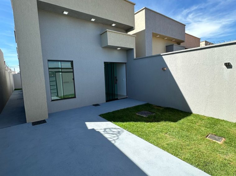 Ângulo 2 da Frente Casa no Residencial Orlando de Morais