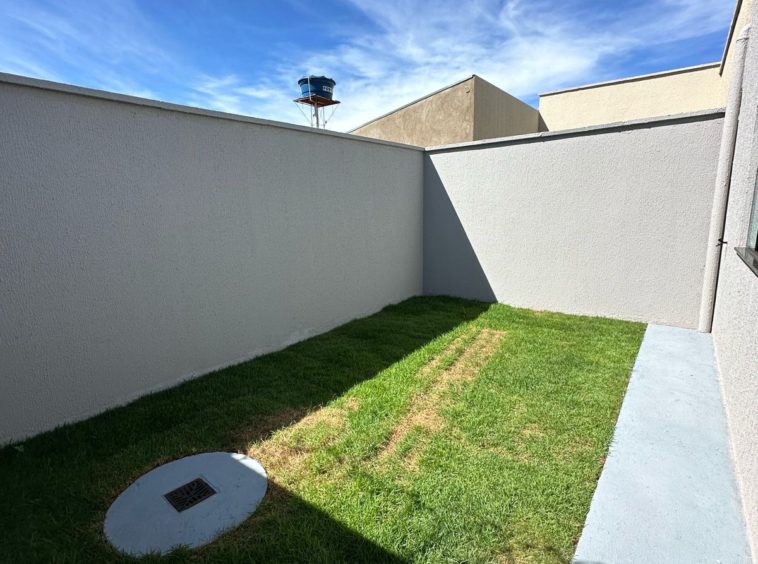 Quintal no fundo Casa no Residencial Orlando de Morais