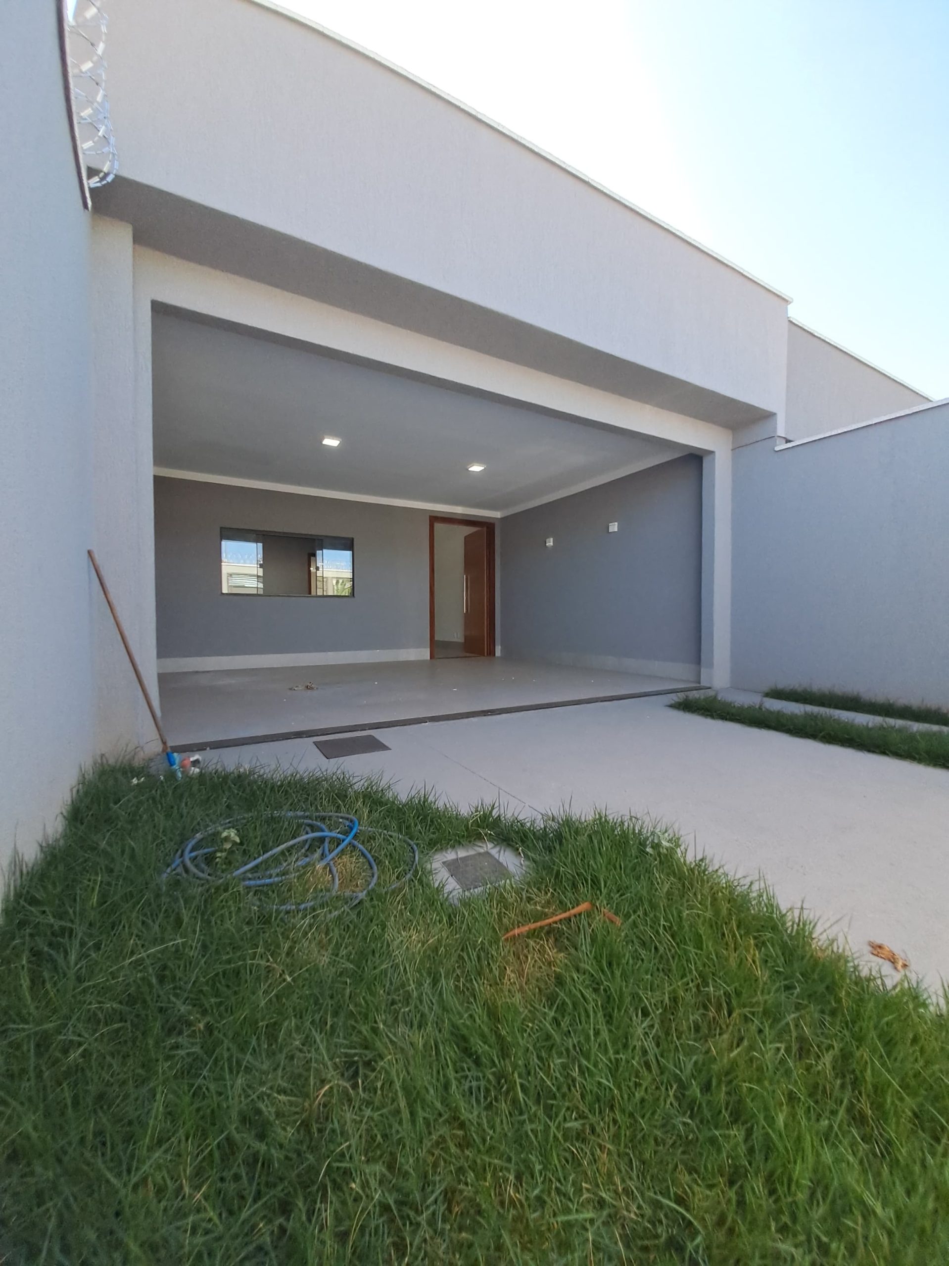 Garagem 2 Casa no Jardim Balneário Meia Ponte