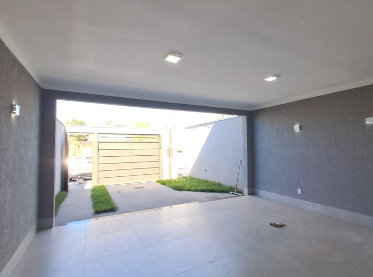 Garagem 4 Casa no Jardim Balneário Meia Ponte