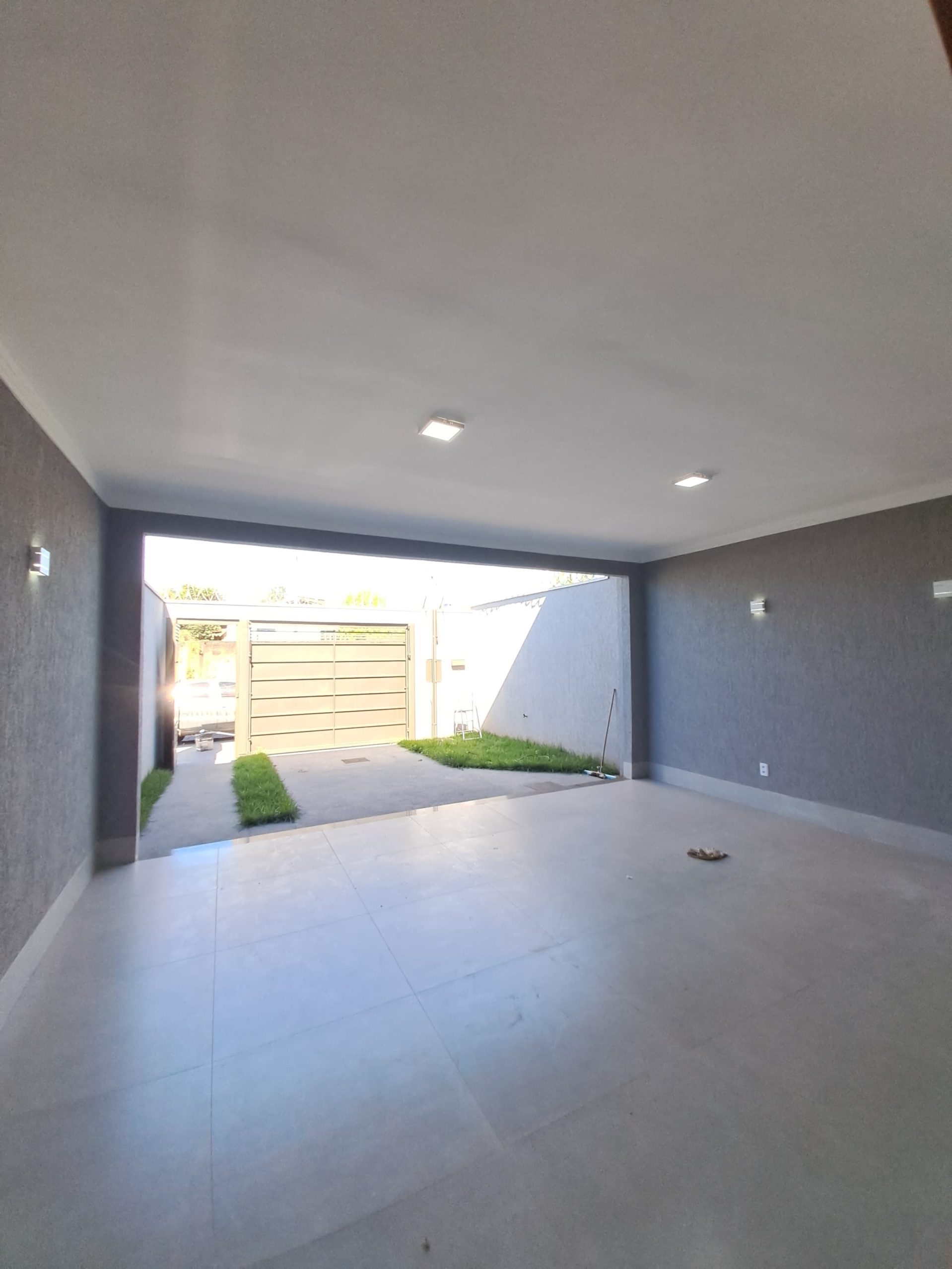 Garagem 4 Casa no Jardim Balneário Meia Ponte