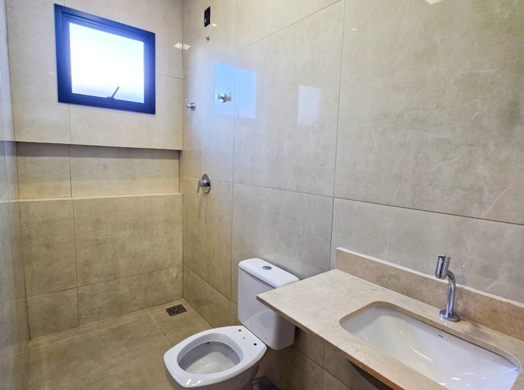 BAnheiro 1 na Casa no Três Marias