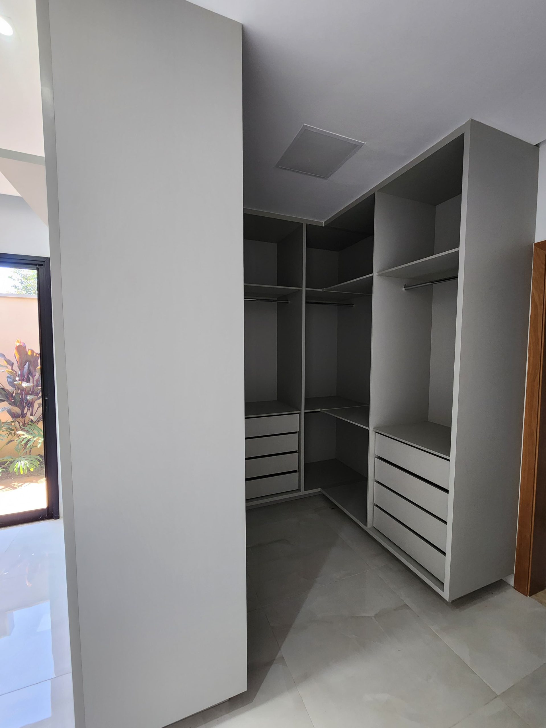 Closet da Suíte Principal (foto 1) da Casa no Portal Sol Garden