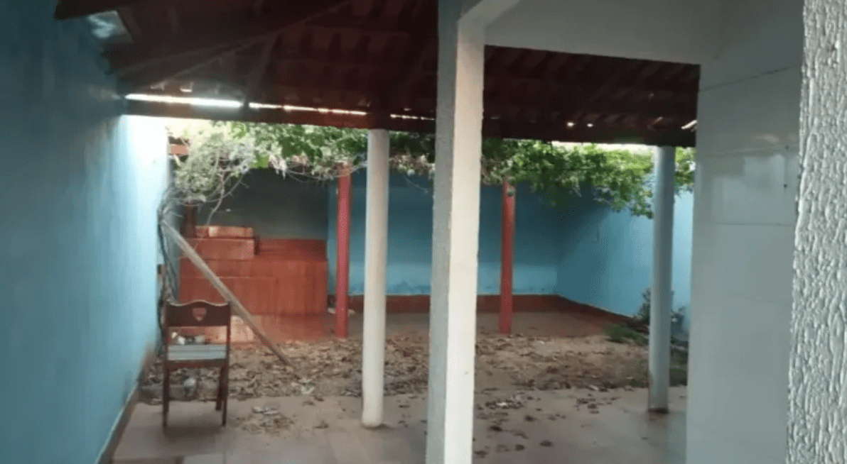 Fundo com Fogão Caipira na Casa de 2 Quartos em Goianira
