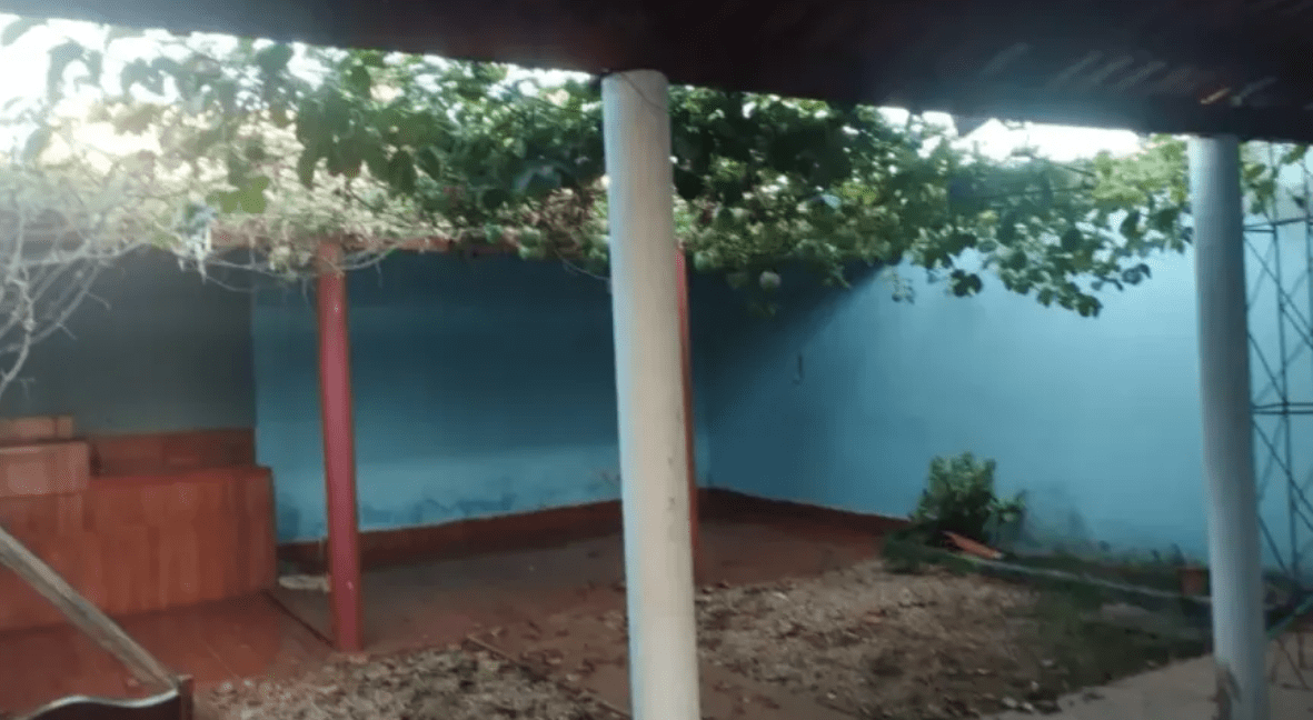 foto 2 Fundo com Fogão Caipira na Casa de 2 Quartos em Goianira
