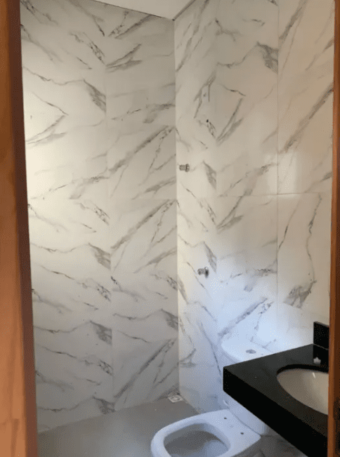 Banheiro da suíte da Casa de 3 Quartos no Setor Progresso