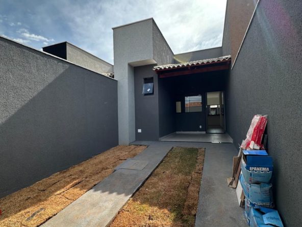Frente e garagem da Casa Térrea no Parque Eldorado