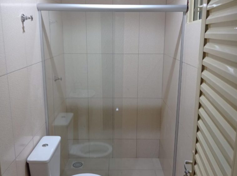 Banheiro 1 da Casa no Vila Cristina (foto 2)