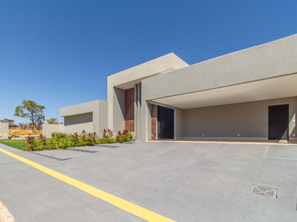 Frente (foto 2) da casa no Reserva do Cerrado