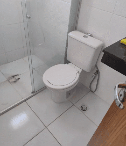 Banheiro 1 (foto 1) do Apto no Tropicale