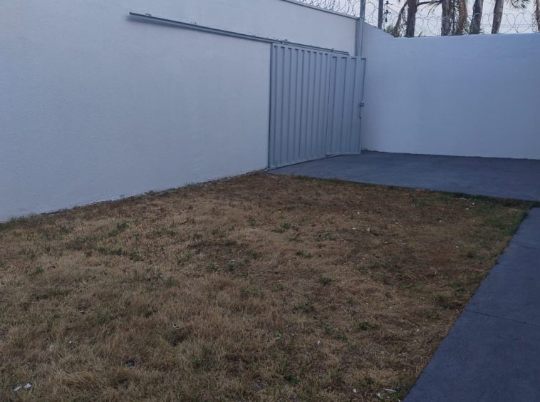 Exterior (foto 1) da Casa no Jardim Helvencia