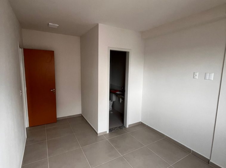 Suíte (foto 1) do Apartamento no Condomínio Iguaçu