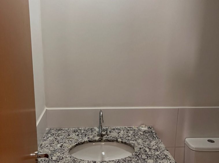 Banheiro da suíte(foto 2) do Apartamento no Condomínio Iguaçu