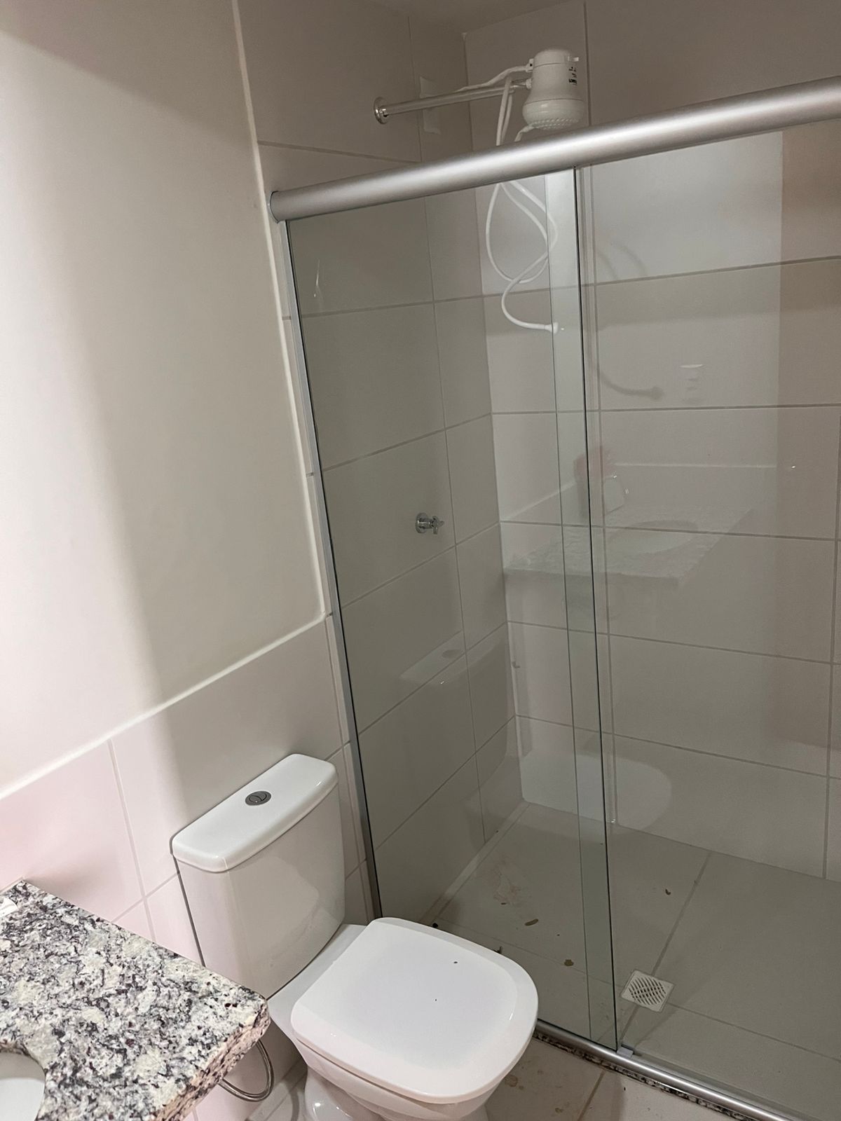 Banheiro da suíte(foto 1) do Apartamento no Condomínio Iguaçu